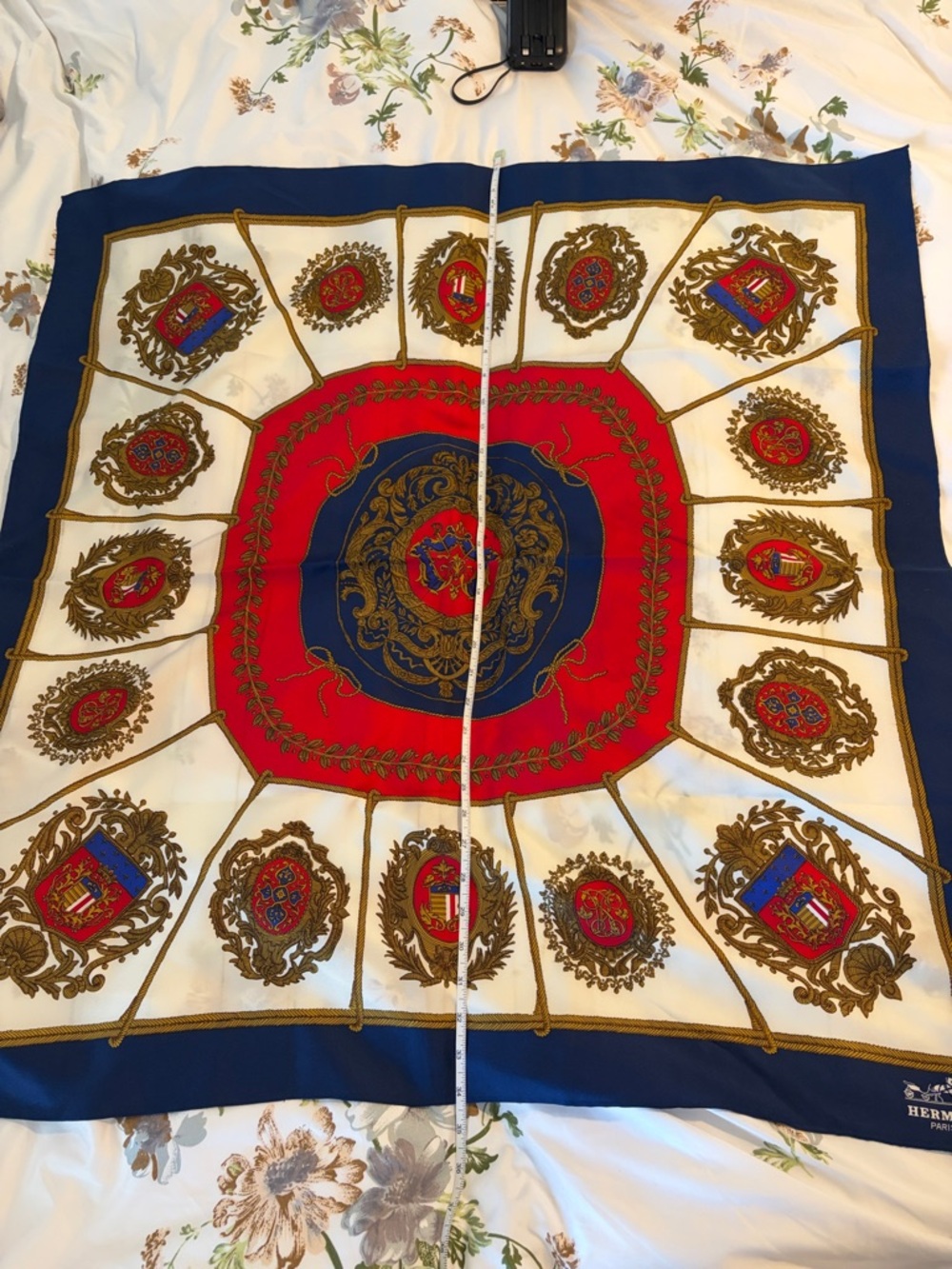 🇫🇷Hermès Carré 90 Les Armes de Paris Silk Scarf 34” Vintage Multi ❤️ - Picture 14 of 14
